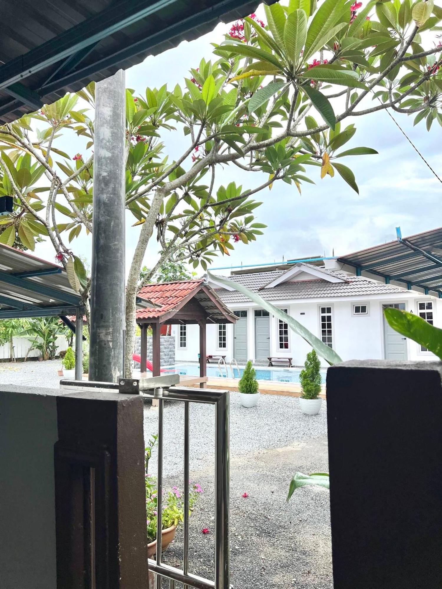 Teratai Homestay 3 Batu Buruk Куала-Тренгану Экстерьер фото