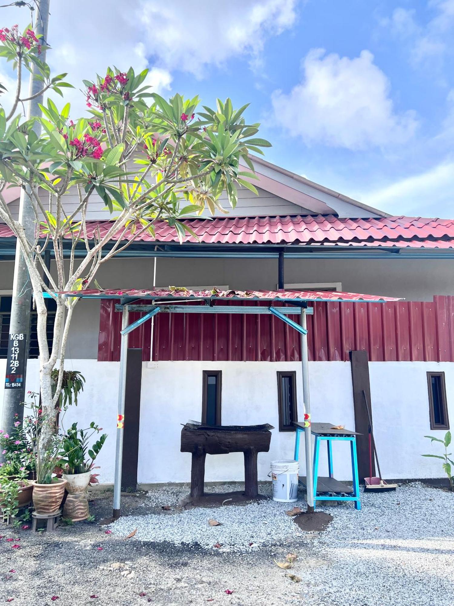 Teratai Homestay 3 Batu Buruk Куала-Тренгану Экстерьер фото